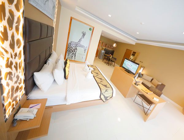 Suite Giraffe Royal Safari Garden Hotel Puncak Indonesia